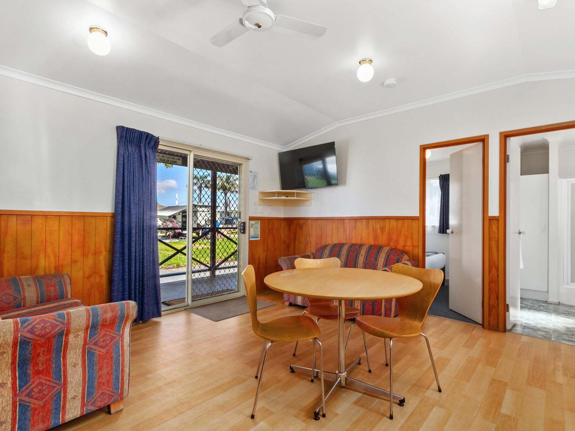 Waters Edge Holiday Park Lakes Entrance Exterior foto