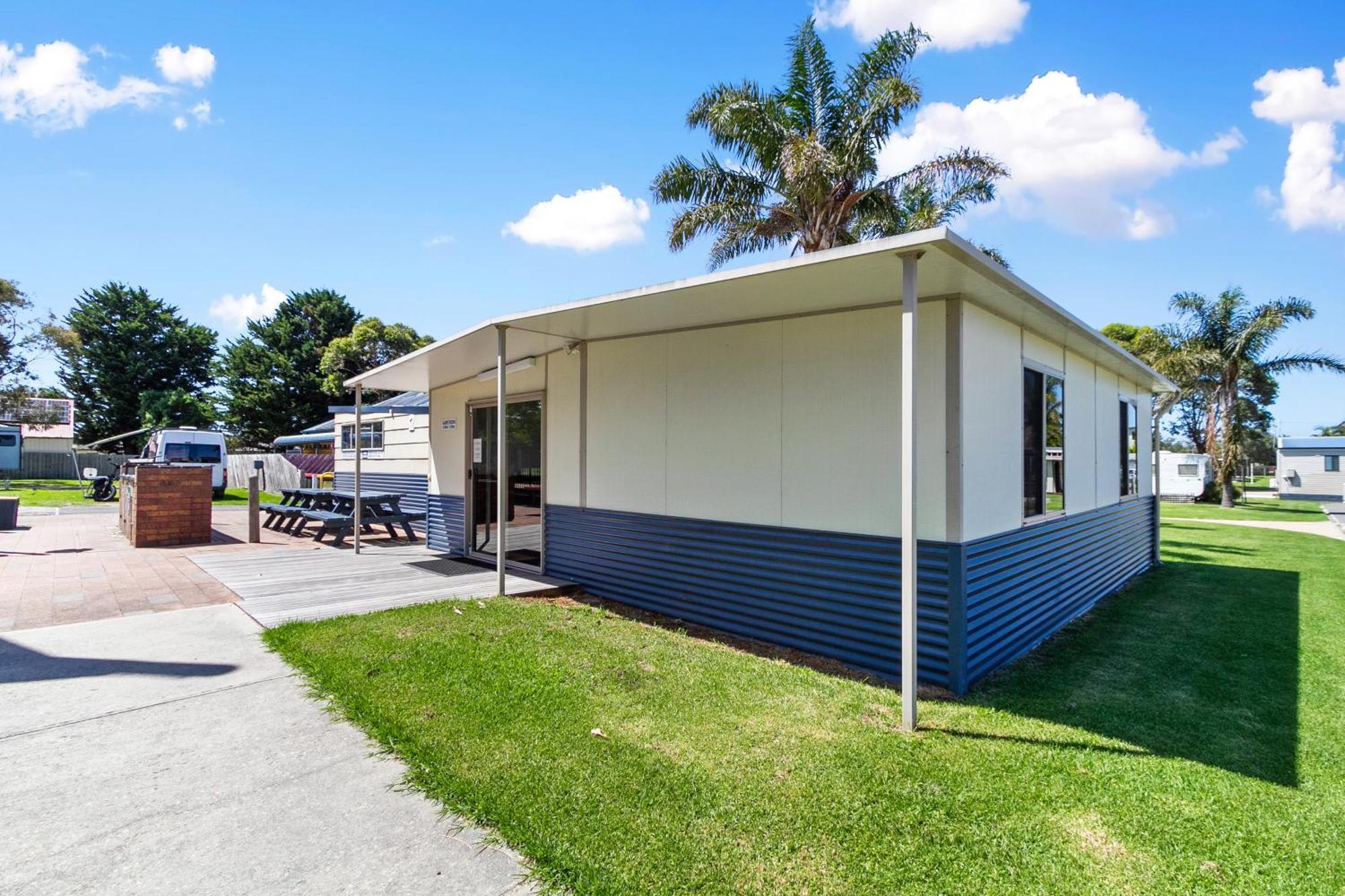 Waters Edge Holiday Park Lakes Entrance Exterior foto